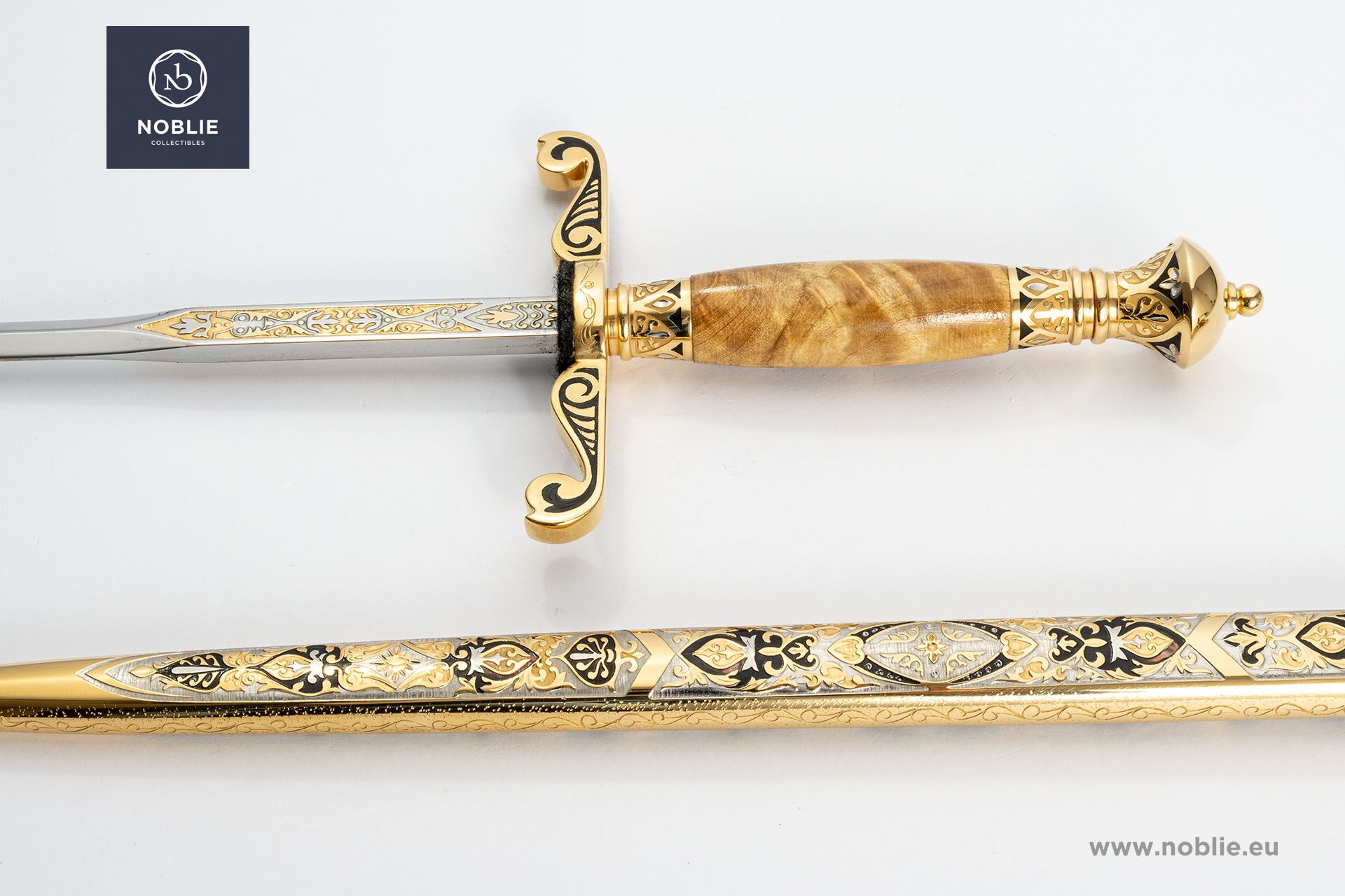 波状の刃のダガー　クリス　インドネシア 波状の刃のダガー クリス インドネシア 拝察 クリス 曲がった柄で