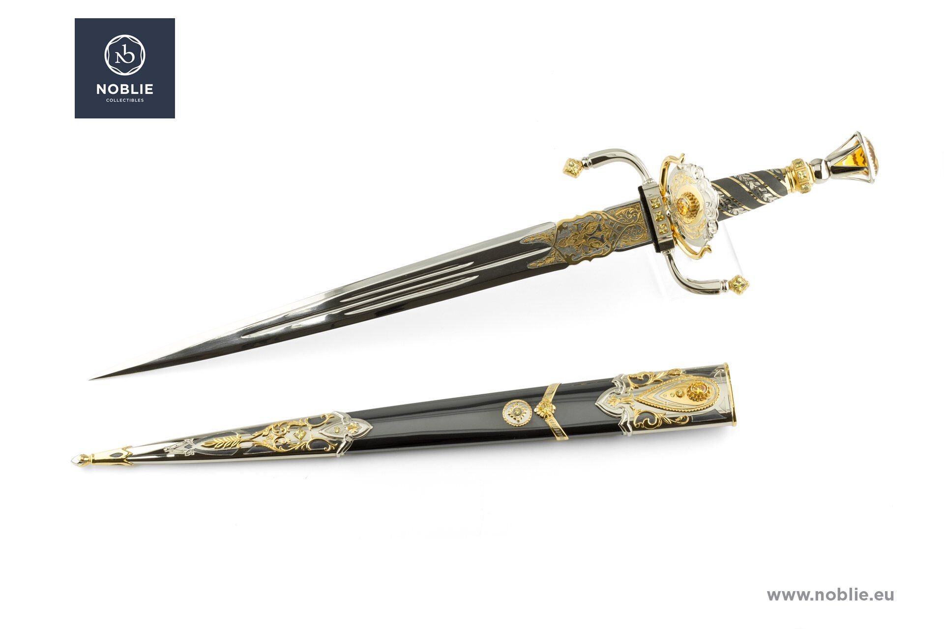 美しい短剣 — 華やかな彫刻 | Noblie
