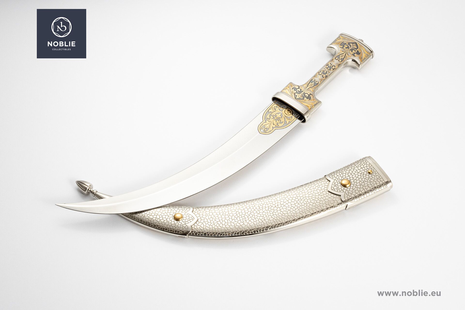 絶妙なカンジャル ダガー: 職人技とエレガンスの融合